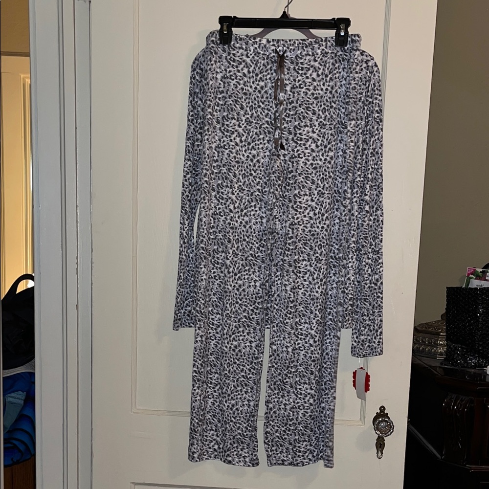 Apt. 9 Gray Leopard Print Pajama Set - Picture 3 of 7